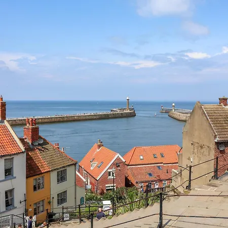 Steps 度假居 惠特比